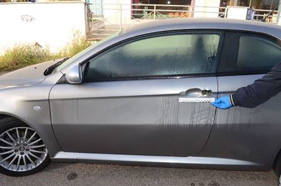 Nuoro. Tentano di rubare tre auto ma, costretti alla fuga, abbandonano la propria e, per crearsi un alibi, ne denunciano il furto