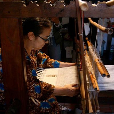 Chiara Vigo al telaio
