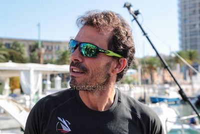 Cagliari. Gaetano Mura alla partenza per il giro del mondo in solitaria (foto S.Novellu)