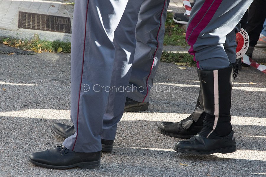 Tentano di incendiargli casa con la madre all’interno: 3 denunce