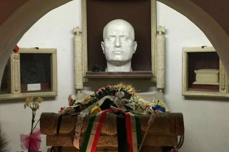 Assessore inneggia al fascismo su Facebook: è bufera a Siniscola