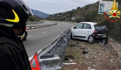 L'auto dopo l'incidente (foto Vigili del Fuoco)