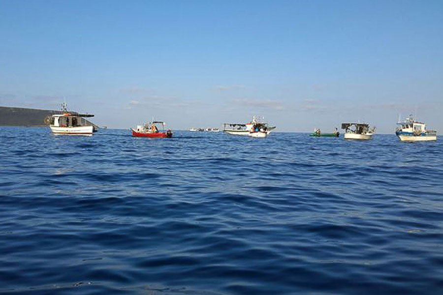 La protesta dei pescatori: basta con le esercitazioni
