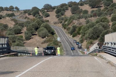 Uno dei blocchi stradali sulla 131 dopo la rapina