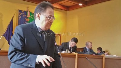 L'intervento di Roberto Deriu in Consiglio Comunale (foto Cronache Nuoresi)