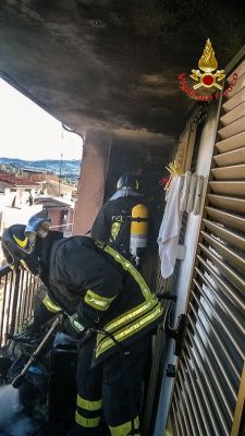 I Vigili del fuoco domano le fiamme
