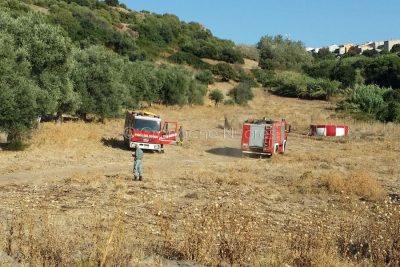 I Vigili del Fuoco in azione durante un incendio (foto Cronache Nuoresi)