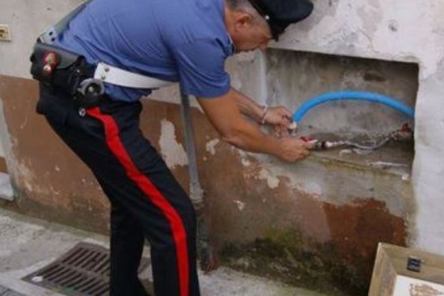 Si allaccia abusivamente al contattore dell’acqua: denunciata imprenditrice edile