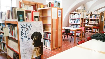 L'interno della Biblioteca Satta (foto S.Novellu)