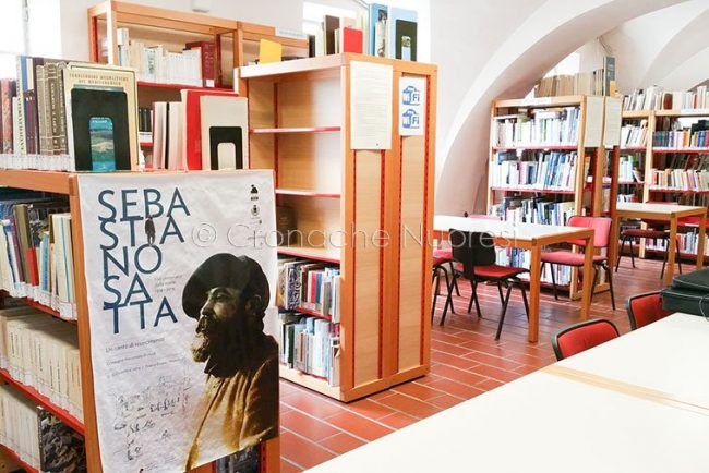 L'interno della Biblioteca Satta (foto S.Novellu)