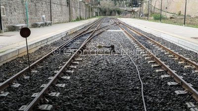 I binari vuoti della stazione ferroviaria di Nuoro (foto S.Novellu)