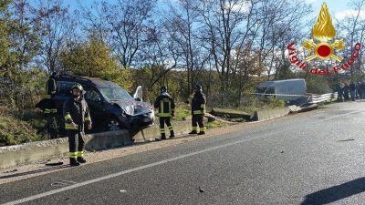 L'intervento dei Vigili del fuoco sul luogo dell'incidente