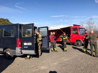 Carabinieri e Vigili del Fuoco durante le ricerche dello scomparso