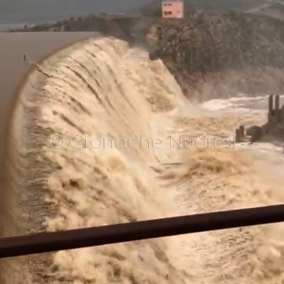 Torpè. la diga di Maccheronis in piena