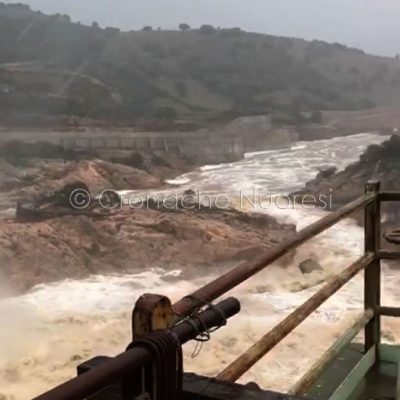 Torpè. la diga di Maccheronis in piena