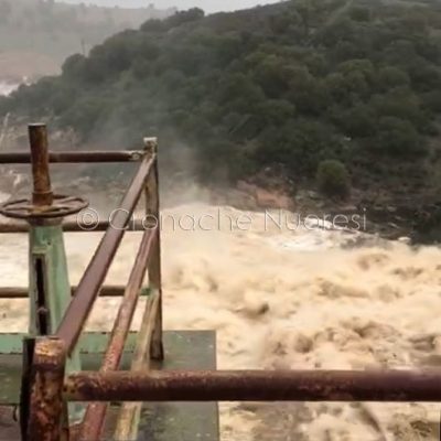 Torpè. la diga di Maccheronis in piena