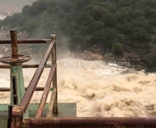 Torpè. la diga di Maccheronis in piena