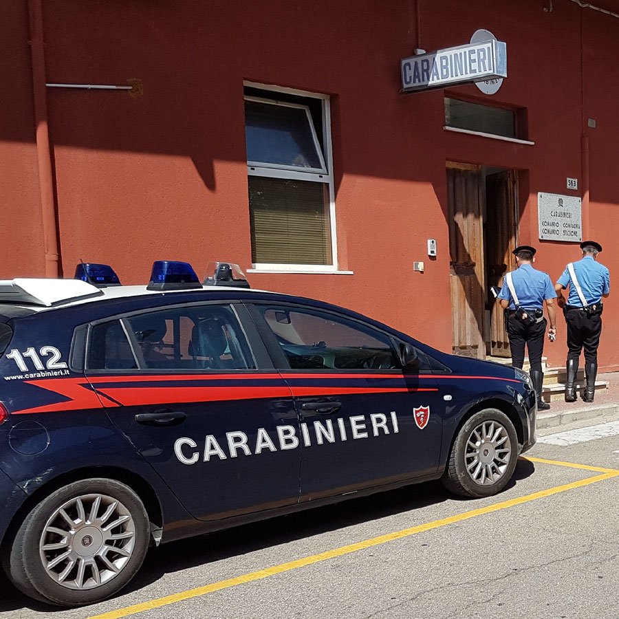 Sorpreso con materiale da tabaccheria rubato: 33enne denunciato per ricettazione