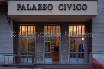 L'ingresso al Palazzo Comunale (foto S.Novellu))