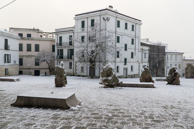 Nuoro, piazza Satta sotto la neve (foto S.Novellu)