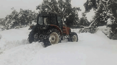 Trattore nellle campagne innevate di Orune