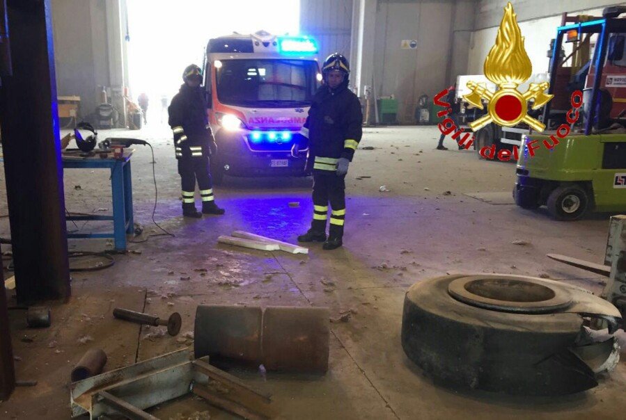 Tragedia sfiorata: operaio ferito gravemente per lo scoppio di un pneumatico