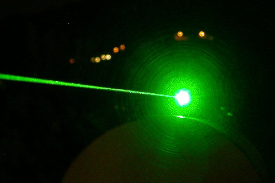 Puntatore laser non conforme in tasca: studente denunciato per porto abusivo di arma impropria