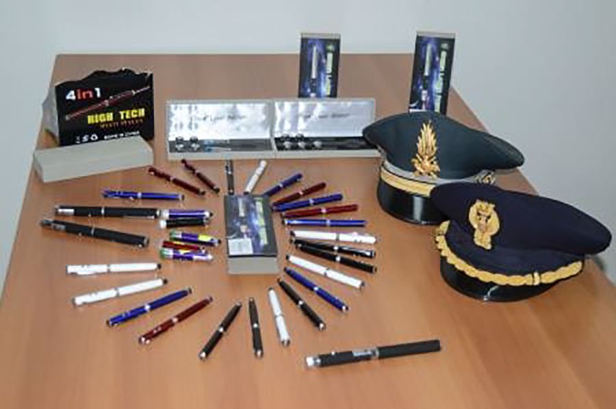 31 puntatori laser sequestrati dalla Polizia