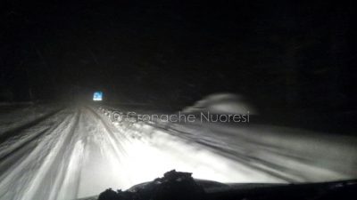 La Statale 389 ricoperta dalla neve (foto S.Satta)