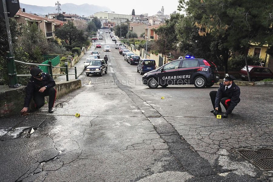 Due ragazzine investite mentre passeggiavano in pieno centro cittadino