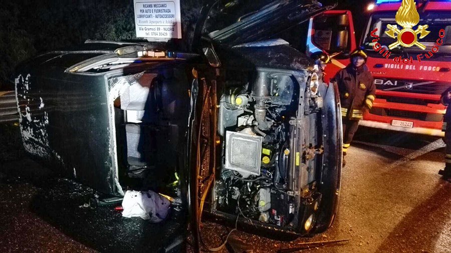 Incidente alle porte di Nuoro: fuoristrada esce di strada e si ribalta