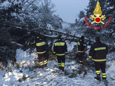 La Statale 389 chiusa all'altezza di Janna 'e ferru (foto S.Satta)