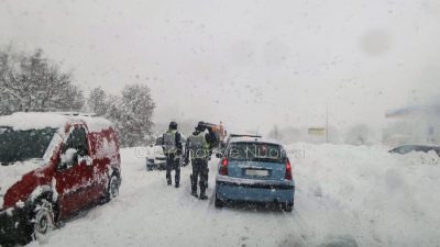 Traffico in tilt sulla 389, all'altezza di Janna 'e ferru) (foto S.Satta