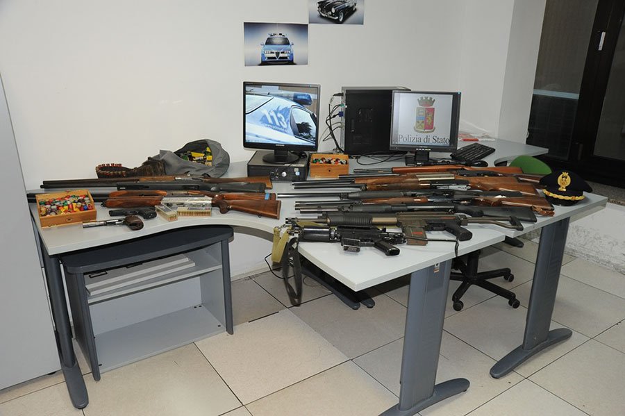 Nuoro. Due persone denunciate per porto abusivo, detenzione illecita e omessa diligenza nella custodia di armi e munizionamento