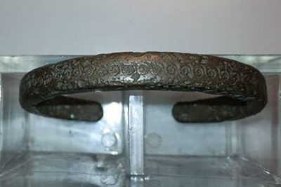 Il bracciale donato all'associazione Nurnet