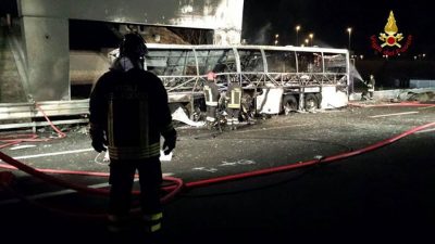 Il bus dopo il rogo
