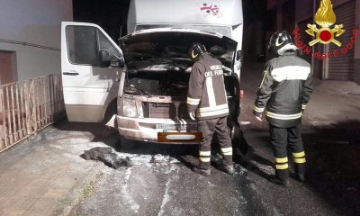 Nuoro. Il camper dato alle fiamme in via Fermi