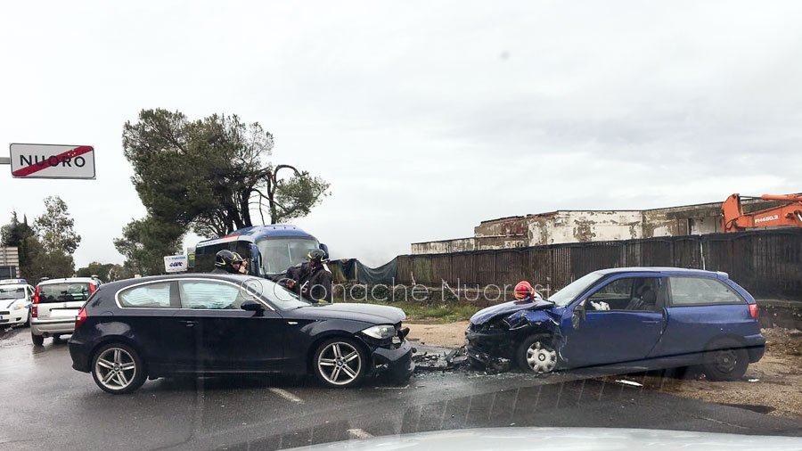 Nuoro: scontro tra auto all’ingresso della città