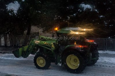 Mezzo di soccorso in azione per le vie di Nuoro (foto S.Novellu)