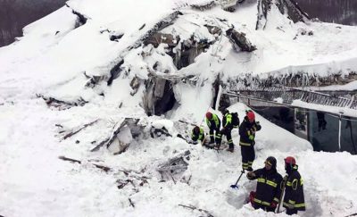 Soccorsi all'albergo di Rigopiano travolto dalla valanga