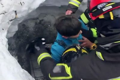 Uno dei bambini superstiti dell'albergo di Rigopiano travolto dalla valanga
