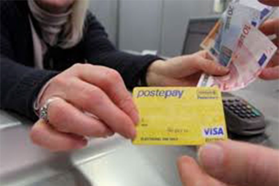 Vende una macchina agricola, non la consegna e minaccia l’acquirente: denunciato per truffa