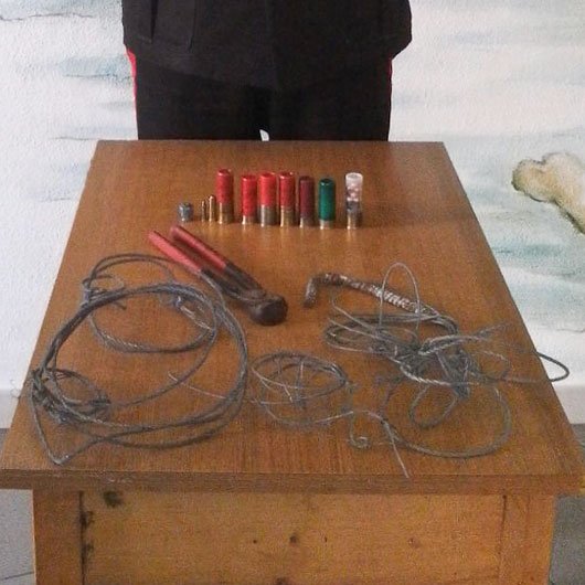 Munizioni illegali e cinque trappole per il bracconaggio: 20enne denunciato