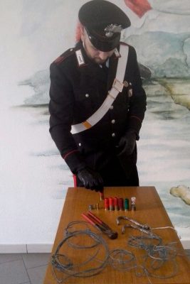 Gli attrezzi da bracconaggio sequestrati dai Carabinieri