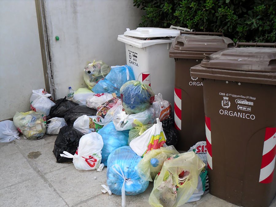 Nuoro. Nuova raccolta differenziata. Sanna: via i cassonetti e calendari nelle edicole