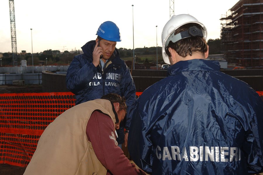 Lavoro nero: sanzioni per 9mila euro e denuncia per l’impresario edile