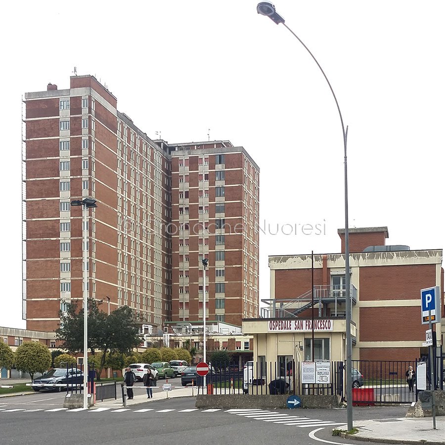 Madre e figlia cadono dalle scale: muore anziana di 90 anni. Grave la figlia ricoverata al S.Francesco