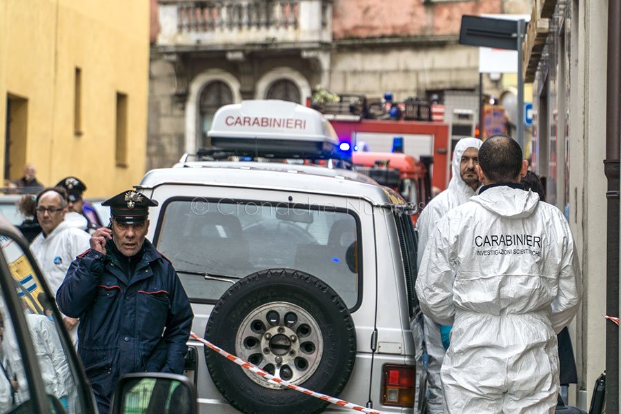 Gioielliere morto nella rapina: i malviventi hanno portato via quasi tutti i preziosi trovati nel negozio