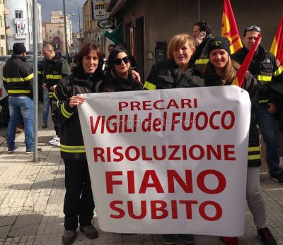 La protesta dei Vigili del Fuoco precari a Nuoro