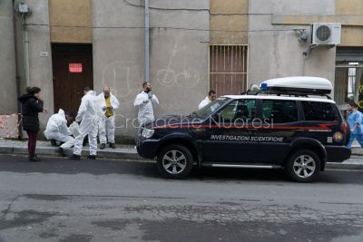 Rilievi dei RIS davanti alla casa del gioielliere di Sorgono (foto S.Novellu)